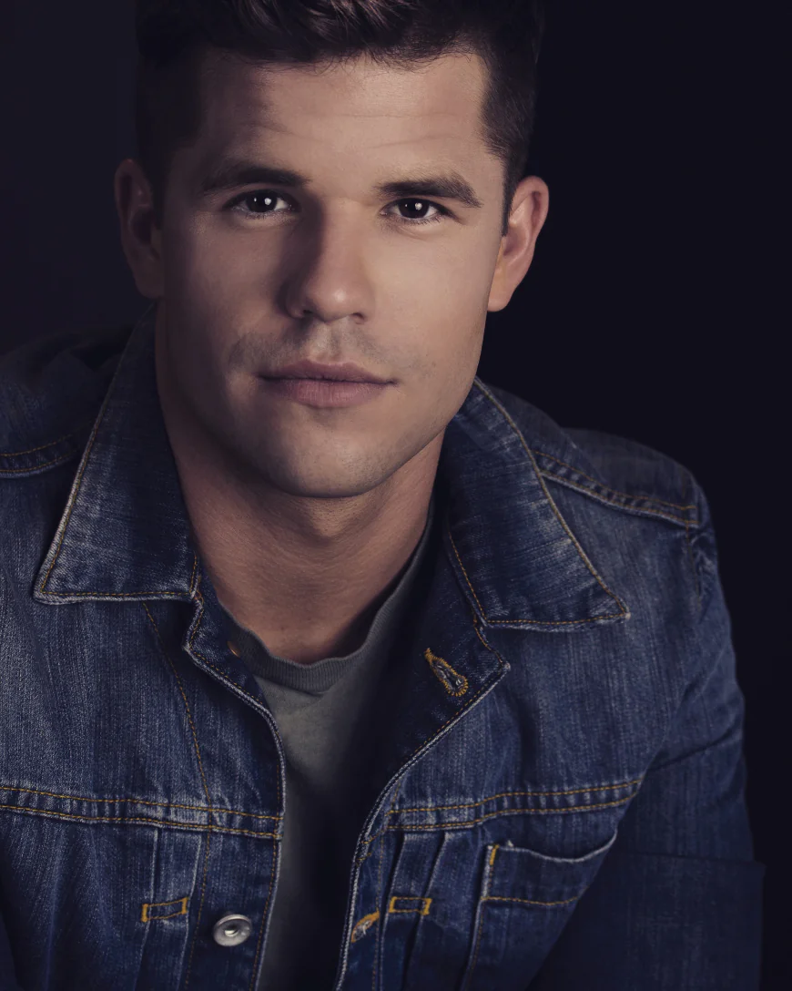 Charlie Carver Net Worth, Relationships, Age/Birthdate & Birthday