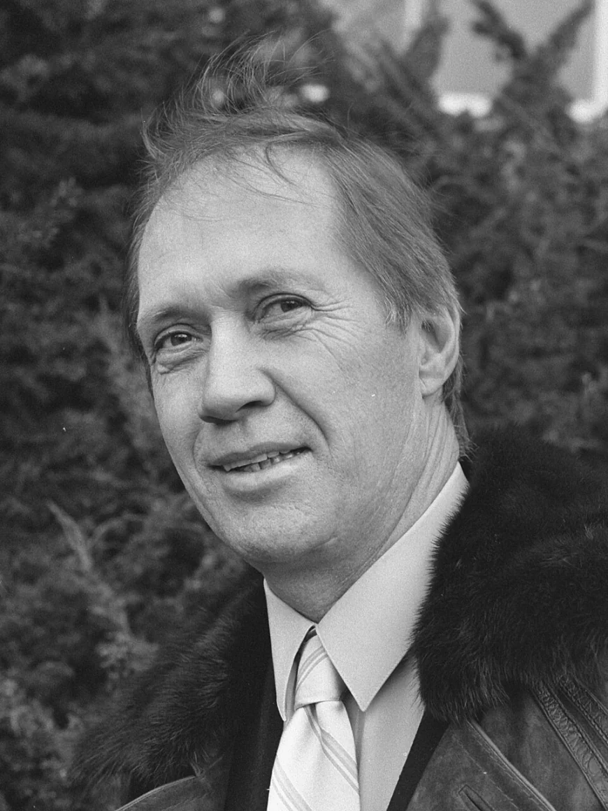 David Carradine Net Worth, Relationships, Age/Birthdate & Birthday
