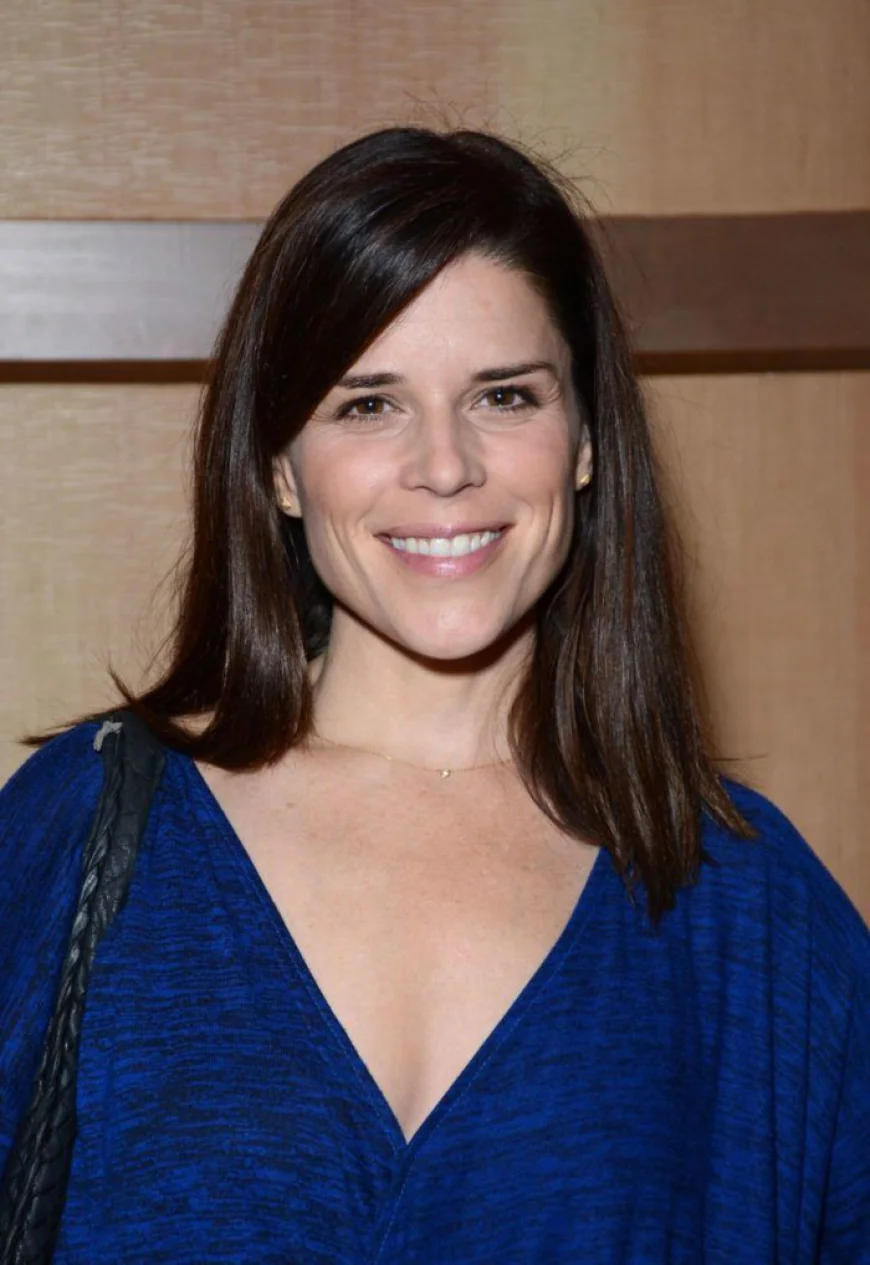 Neve Campbell Net Worth, Relationships, Age/Birthdate & Birthday