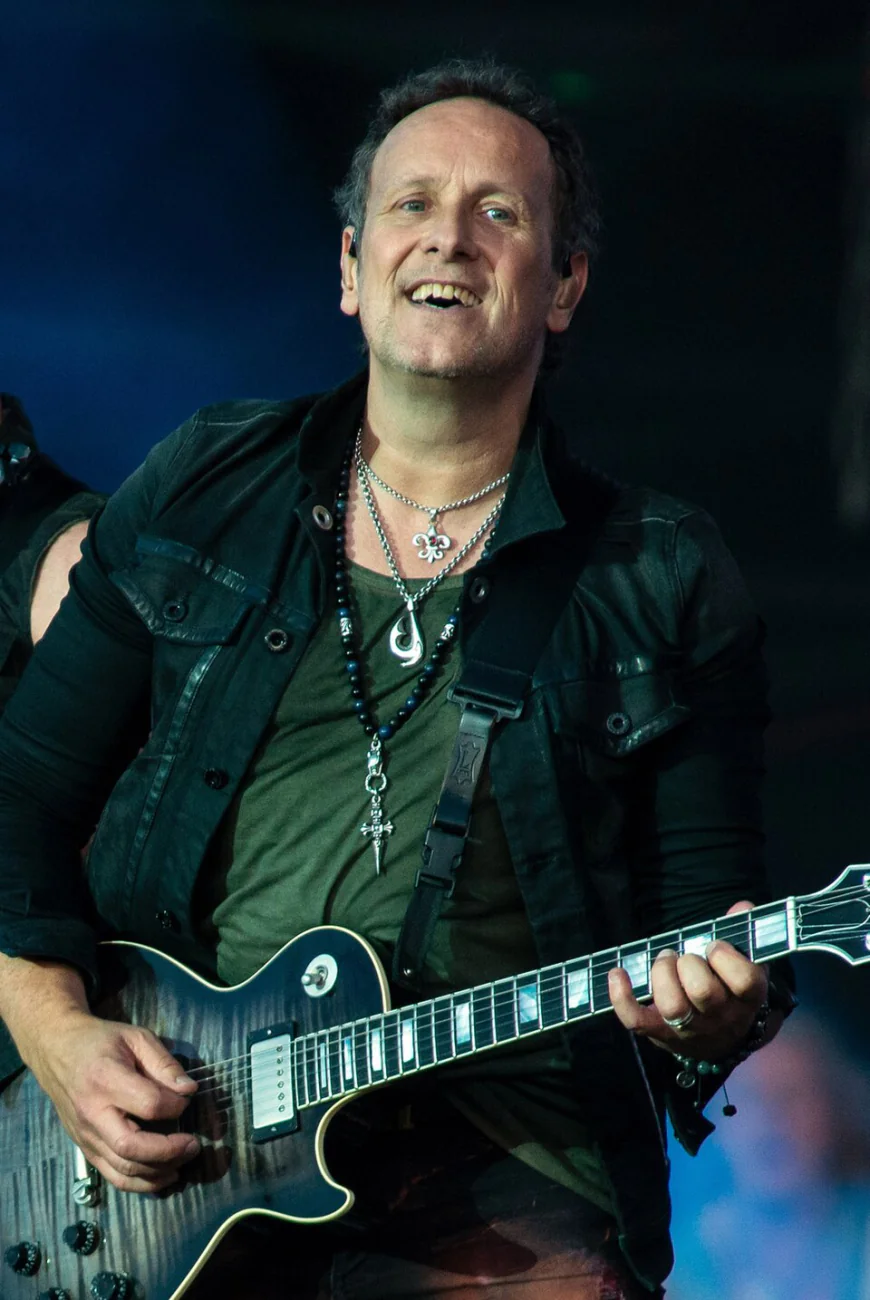 Vivian Campbell Net Worth, Relationships, Age/Birthdate & Birthday