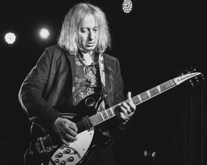 Peter Buck (REM) Net Worth, Relationships, Age/Birthdate & Birthday