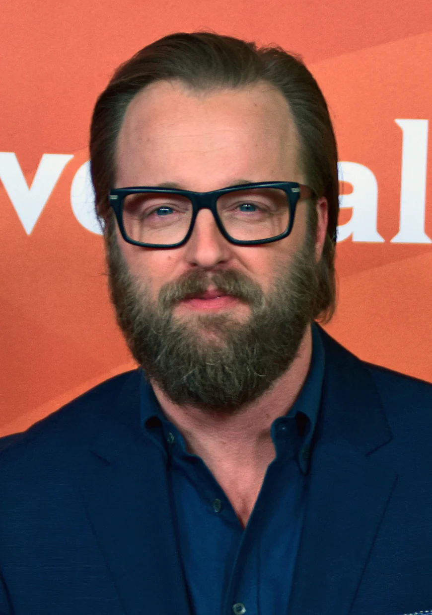 Joshua Leonard Net Worth, Relationships, Age/Birthdate & Birthday Facts