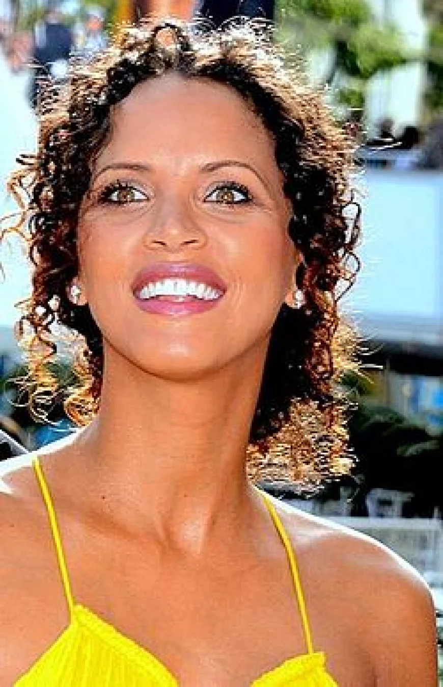 Noémie Lenoir Net Worth, Relationships, Age/Birthdate & Birthday Facts