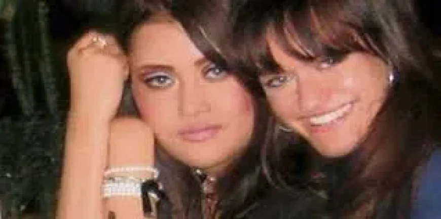 Lisette Lee Net Worth, Relationships, Age/Birthdate & Birthday Facts