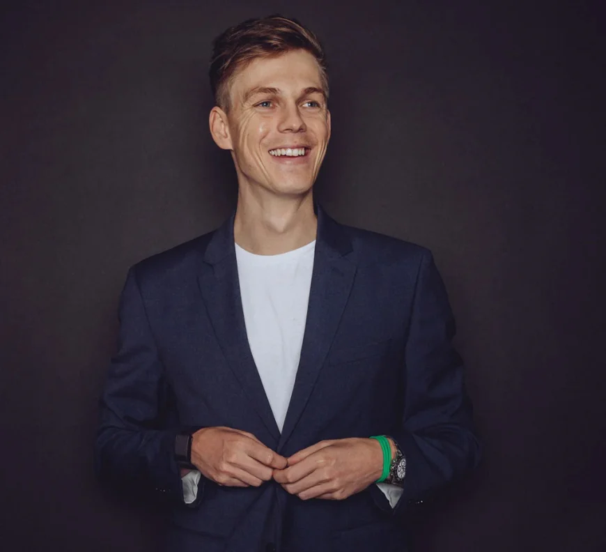 Caspar Lee Net Worth, Relationships, Age/Birthdate & Birthday Facts