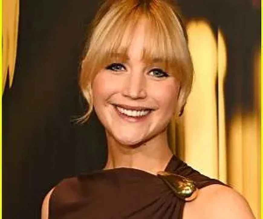 Jennifer Lawrence Net Worth, Relationships, Age/Birthdate & Birthday Facts