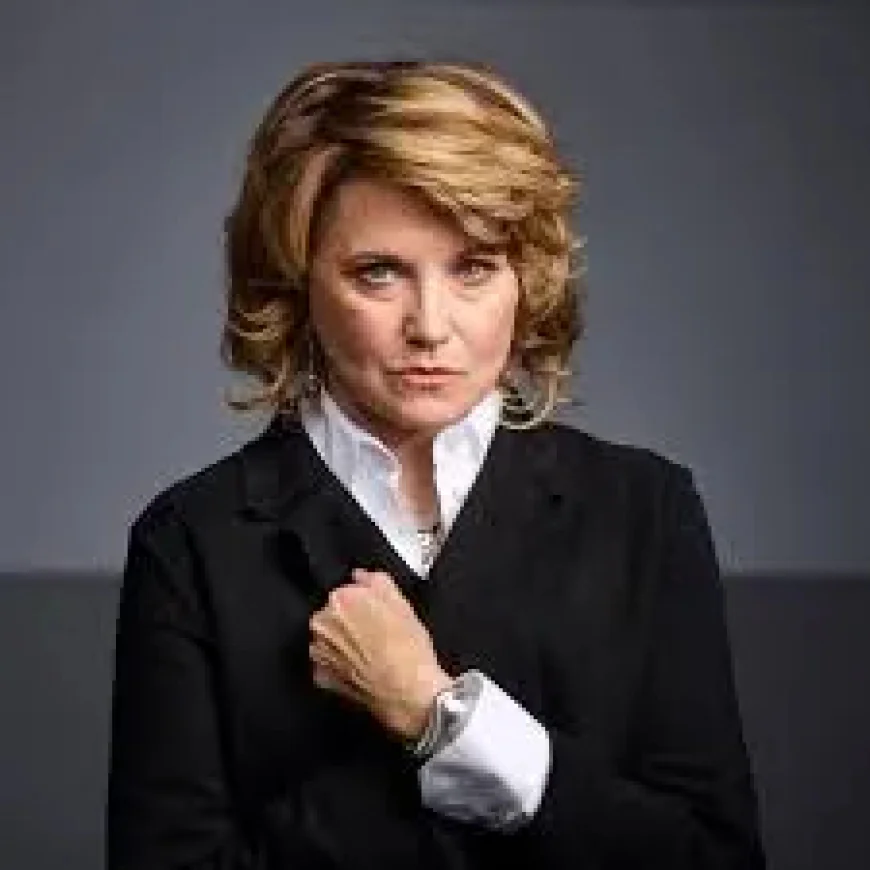 Lucy Lawless Net Worth, Relationships, Age/Birthdate & Birthday Facts