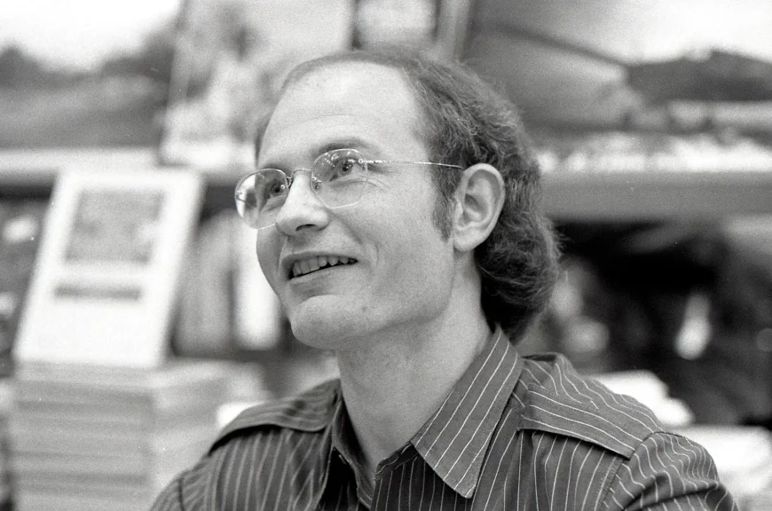 Gary Larson Net Worth, Relationships, Age/Birthdate & Birthday Facts