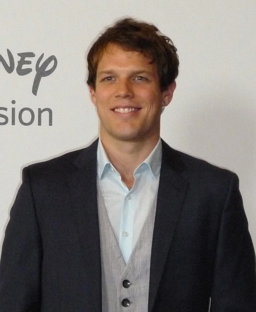Jake Lacy Net Worth, Relationships, Age/Birthdate & Birthday Facts