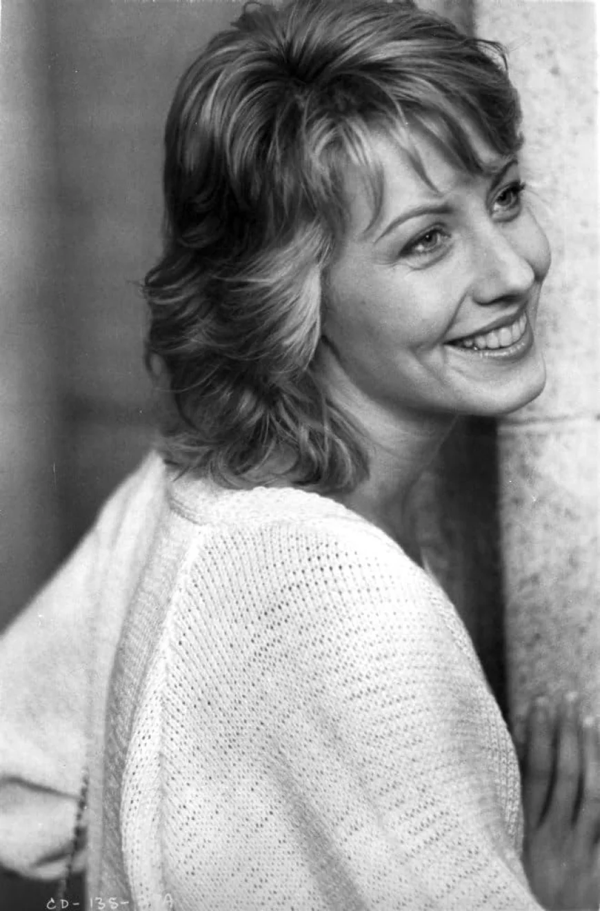 Linda Kozlowski Net Worth, Relationships, Age/Birthdate & Birthday Facts