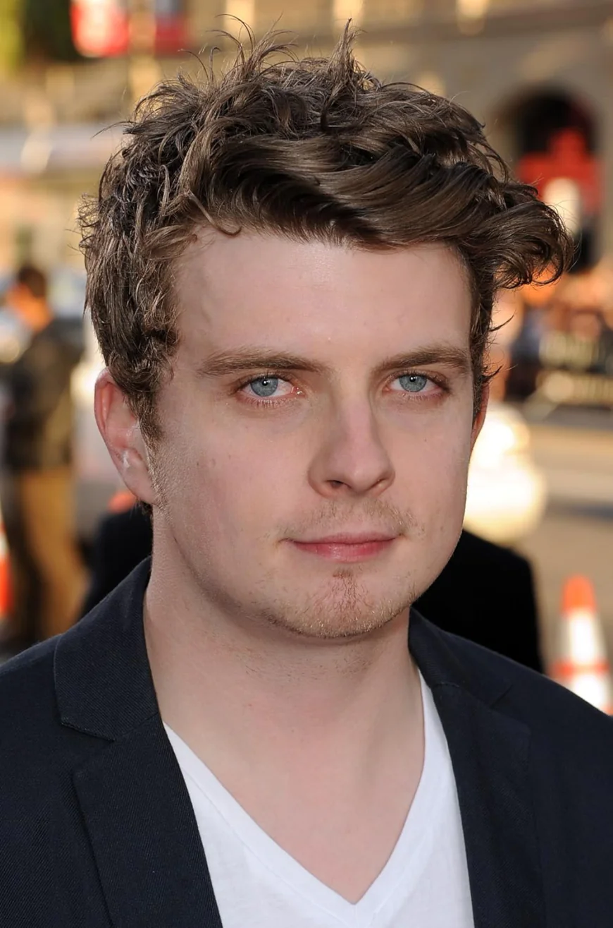 Erik Knudsen Net Worth, Relationships, Age/Birthdate & Birthday Facts