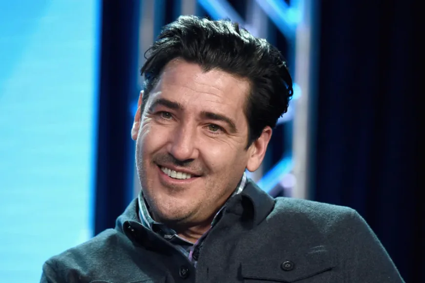Jonathan Knight Net Worth, Relationships, Age/Birthdate & Birthday Facts