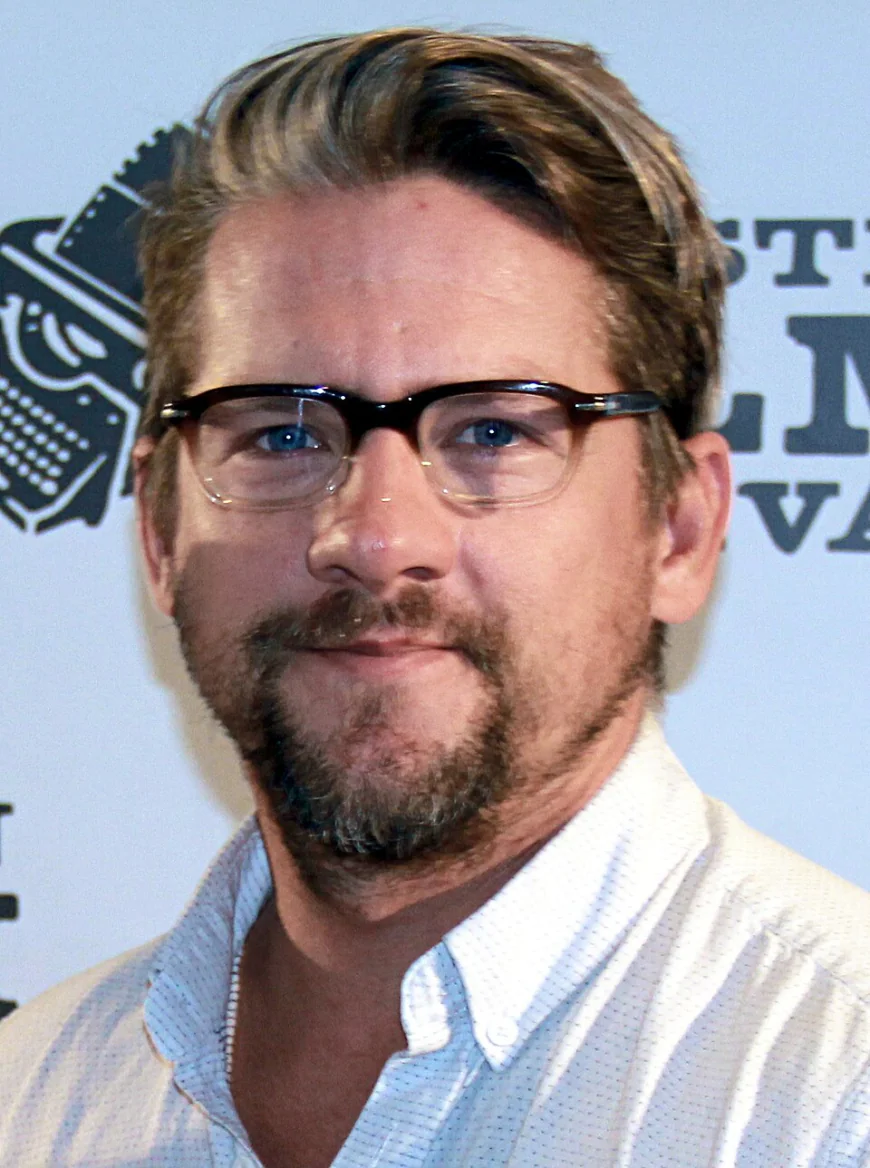 Zachary Knighton Net Worth, Relationships, Age/Birthdate & Birthday Facts