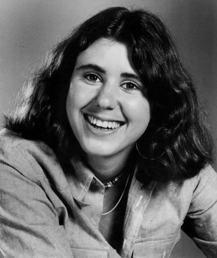 Julie Kavner Net Worth, Relationships, Age/Birthdate & Birthday Facts