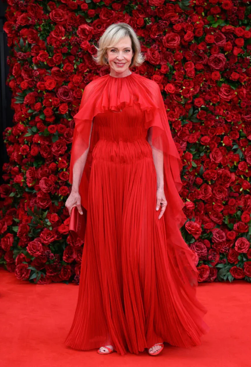 Allison Janney Net Worth, Relationships, Age/Birthdate & Birthday Facts