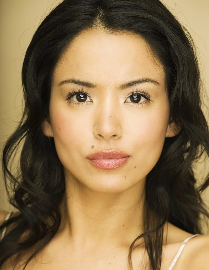 Stephanie Jacobsen Net Worth, Relationships, Age/Birthdate & Birthday Facts