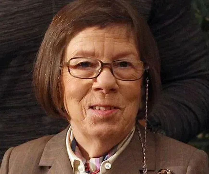 Linda Hunt Net Worth, Relationships, Age/Birthdate & Birthday Facts