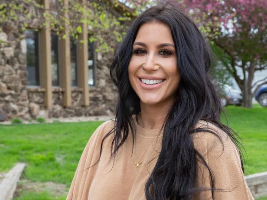 Chelsea Houska Net Worth, Relationships, Age/Birthdate & Birthday Facts