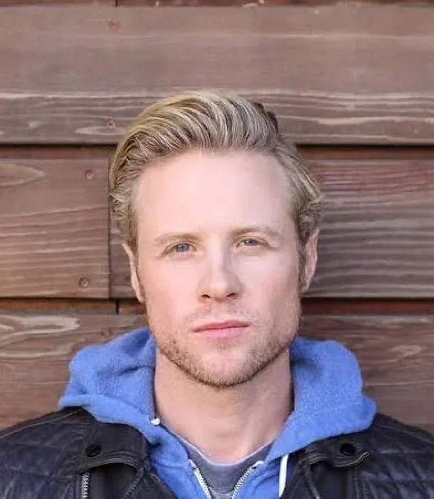 Ashton Holmes Net Worth, Relationships, Age/Birthdate & Birthday Facts