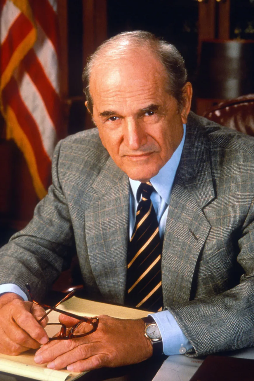 Steven Hill Net Worth, Relationships, Age/Birthdate & Birthday Facts