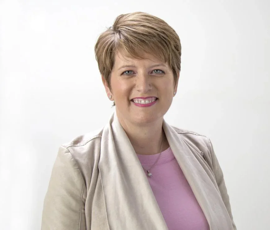 Angie Hicks Net Worth, Relationships, Age/Birthdate & Birthday Facts