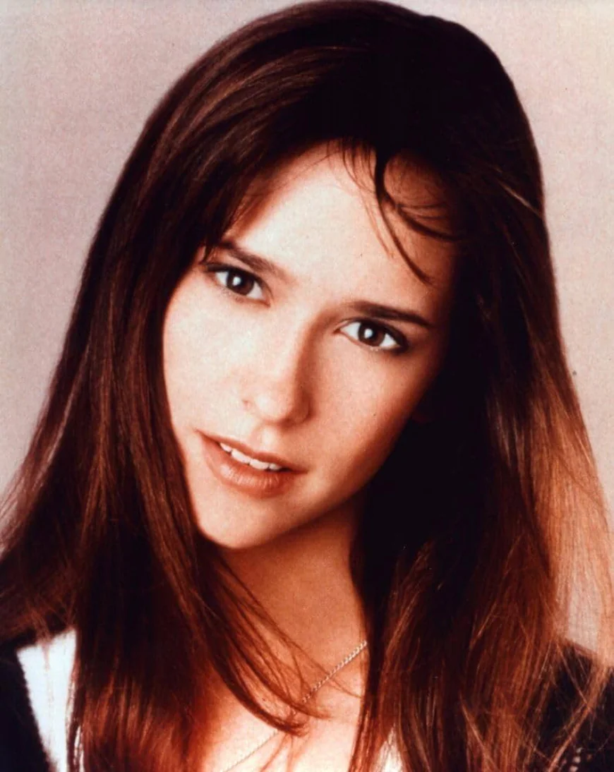 Jennifer Love Hewitt Net Worth, Relationships, Age/Birthdate & Birthday Facts