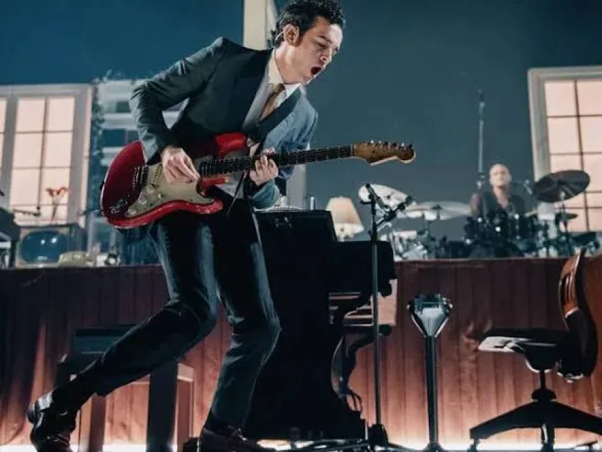 Matthew Healy Net Worth, Relationships, Age/Birthdate & Birthday Facts