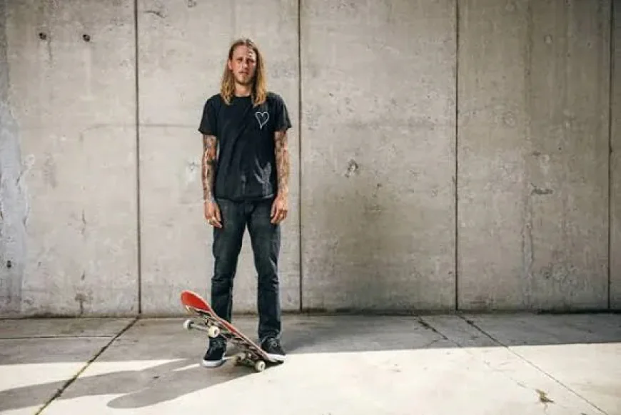Riley Hawk Net Worth, Relationships, Age/Birthdate & Birthday Facts
