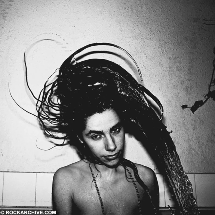PJ Harvey Net Worth, Relationships, Age/Birthdate & Birthday Facts