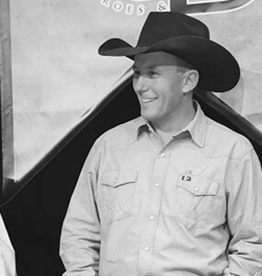 J.W. Hart Net Worth, Relationships, Age/Birthdate & Birthday Facts