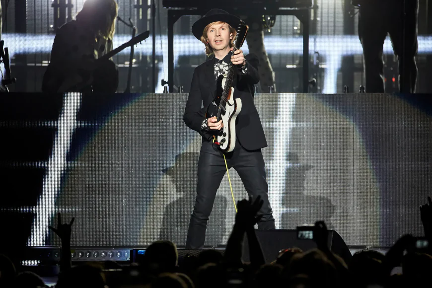 Beck Hansen Net Worth, Relationships, Age/Birthdate & Birthday Facts