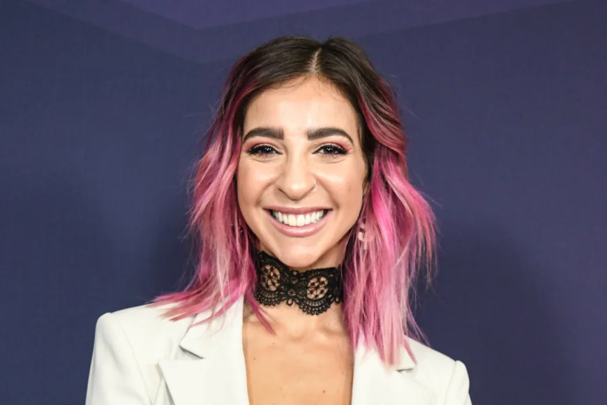 Gabbie Hanna Net Worth, Relationships, Age/Birthdate & Birthday Facts
