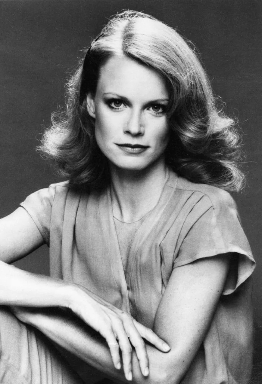 Shelley Hack Net Worth, Relationships, Age/Birthdate & Birthday Facts