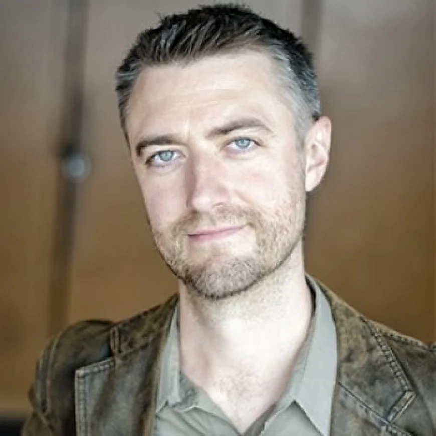 Sean Gunn Net Worth, Relationships, Age/Birthdate & Birthday Facts
