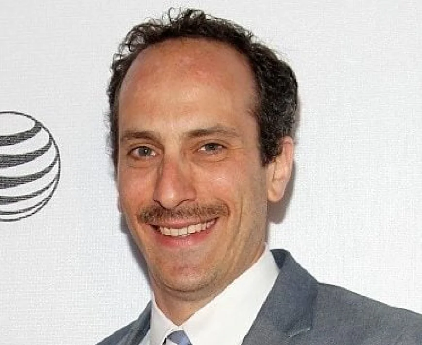 Peter Grosz Net Worth, Relationships, Age/Birthdate & Birthday Facts