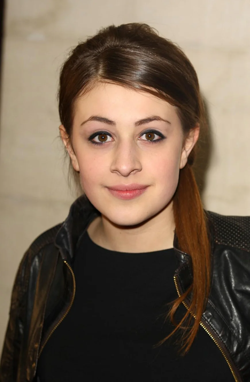 Georgia Groome Net Worth, Relationships, Age/Birthdate & Birthday Facts