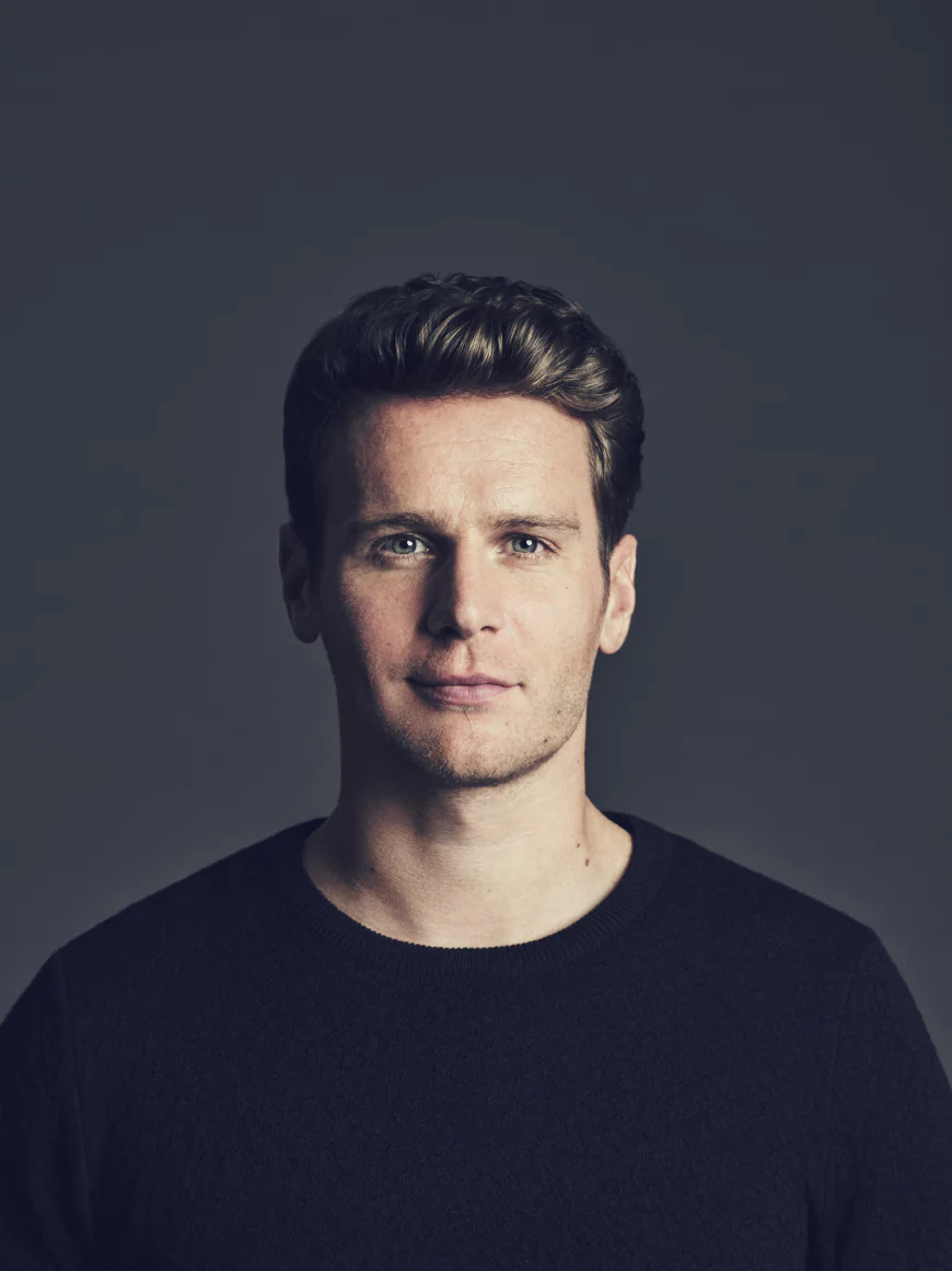 Jonathan Groff Net Worth, Relationships, Age/Birthdate & Birthday Facts