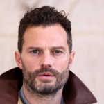 Jamie Dornan’s SNL UK monologue about potato-shaped rocks goes viral. Explore the story, reactions, and cultural impact behind the moment.