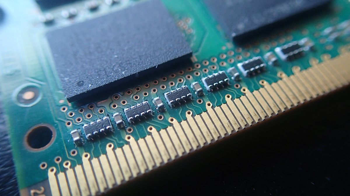 Open AI RAM trends explained: why memory prices surged and are now falling, and what it means for consumers and the tech industry.