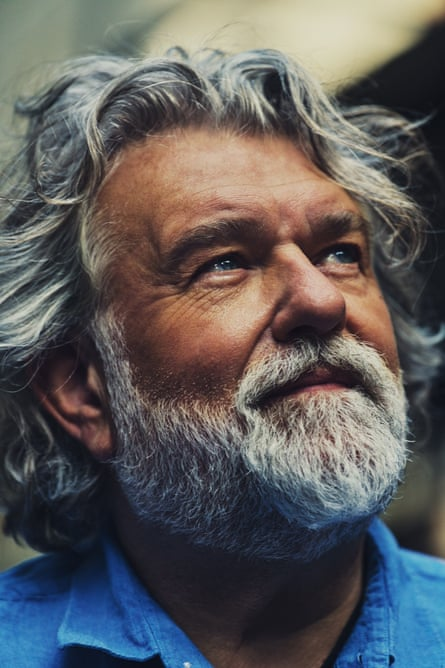 Discover Si King’s biography, career highlights, and life beyond the Hairy Bikers, including his latest TV projects.