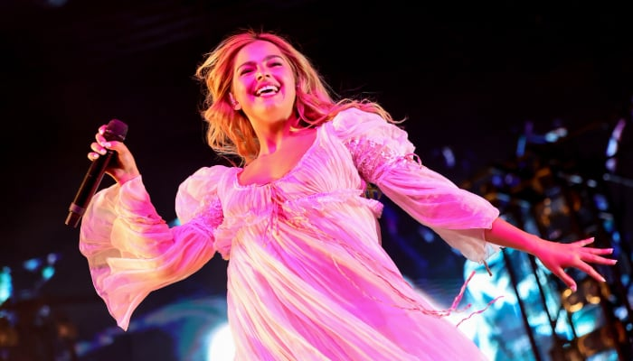 Addison Rae Dominates Lollapalooza Argentina 2026