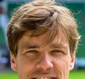 Clemens Fritz Faces Relegation Pressure at Werder Bremen