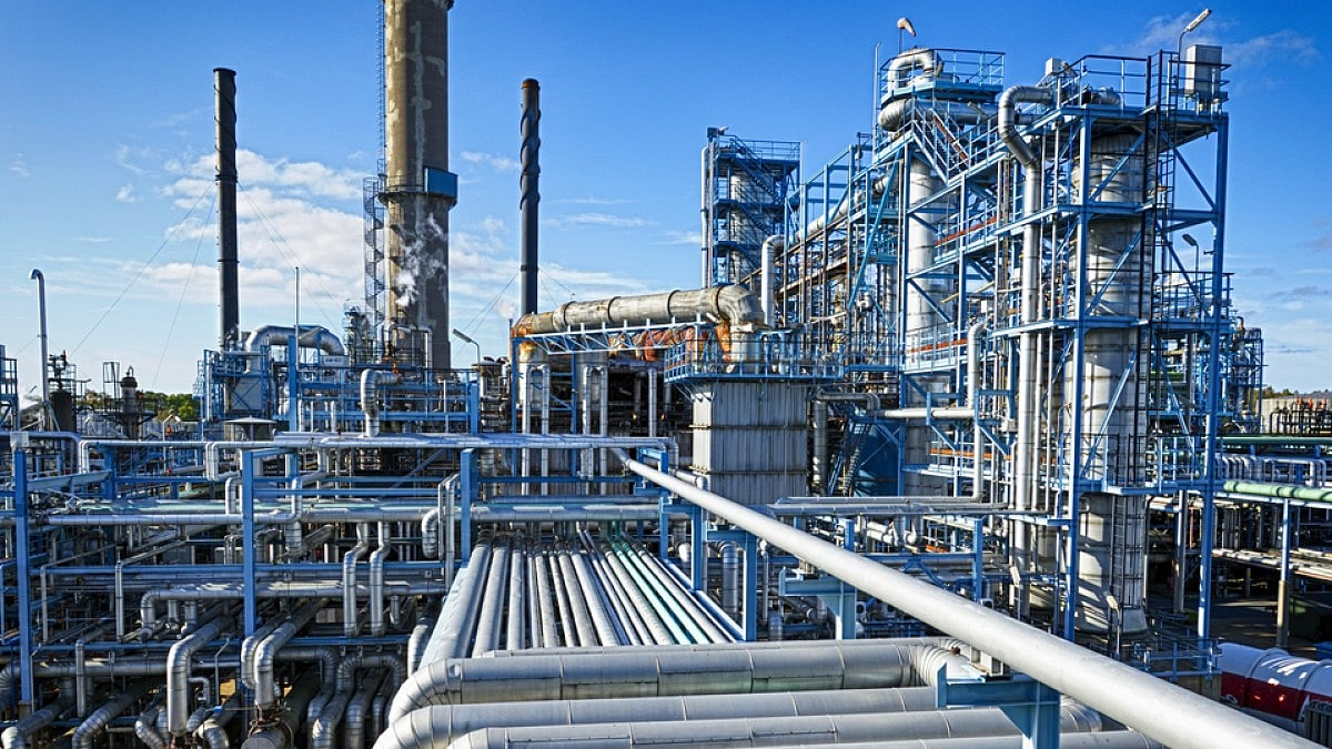 India mandates PNG gas adoption where available. Households must switch within 3 months or risk losing LPG supply. Full details explained.