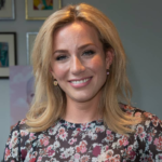 Dutch newsreader Fien Vermeulen leaves Qmusic. Discover her journey, key moments, and what her next move could be.