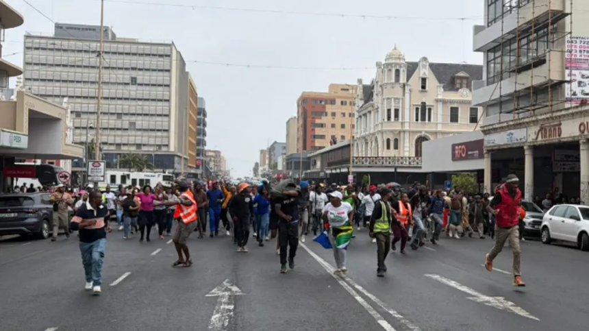 Kugompo Nigerian king protest leaves vehicles burned and shops looted as tensions rise over controversial coronation in South Africa.