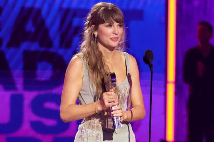A complete breakdown of Taylor Swift’s wins, speech, and tribute to Travis Kelce at the 2026 iHeartRadio Music Awards.