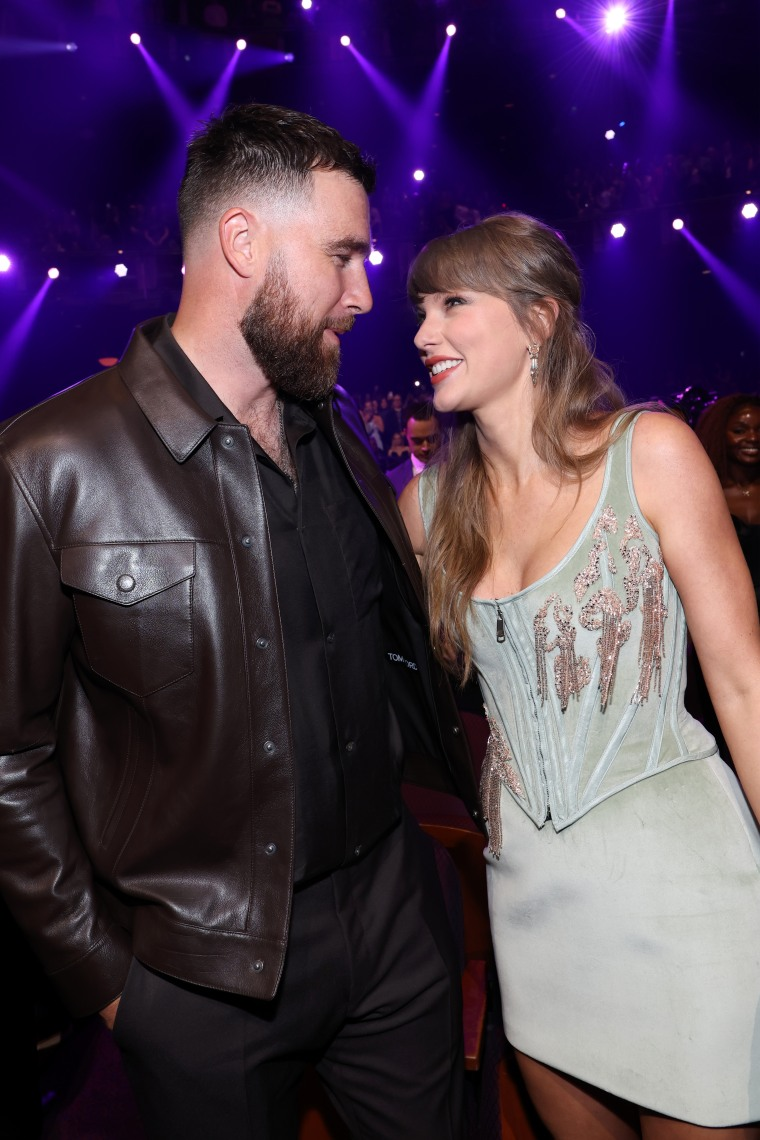 Taylor Swift credits fiancé Travis Kelce during her award speech after winning big at iHeartRadio Music Awards 2026.