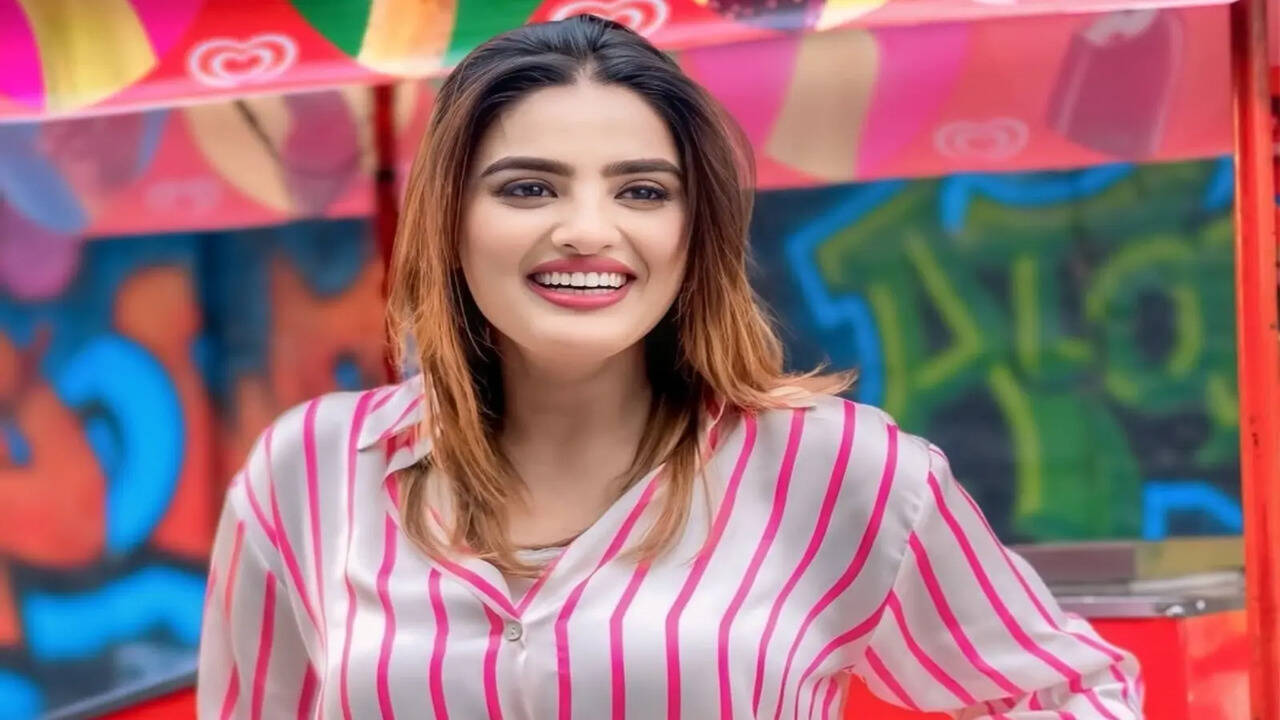 Field Details Full Name Hansika Motwani Date of Birth / Age August 9, 1991 (34 years) Place of Birth Mumbai, Maharashtra, India Nationality Indian Profession Actress, Model Years Active 2001–present Current Status Active in South Indian film industry Net Worth (2026) Approximately ₹37 crore ($5 million) Income Sources Films, endorsements, business ventures, appearances Relationship Status Divorced Ex-Spouse Sohael Khaturiya (m. 2022 – div. 2026) Children None Major Achievements Successful multilingual film career; over 50 films; Forbes Celebrity listing (2014)