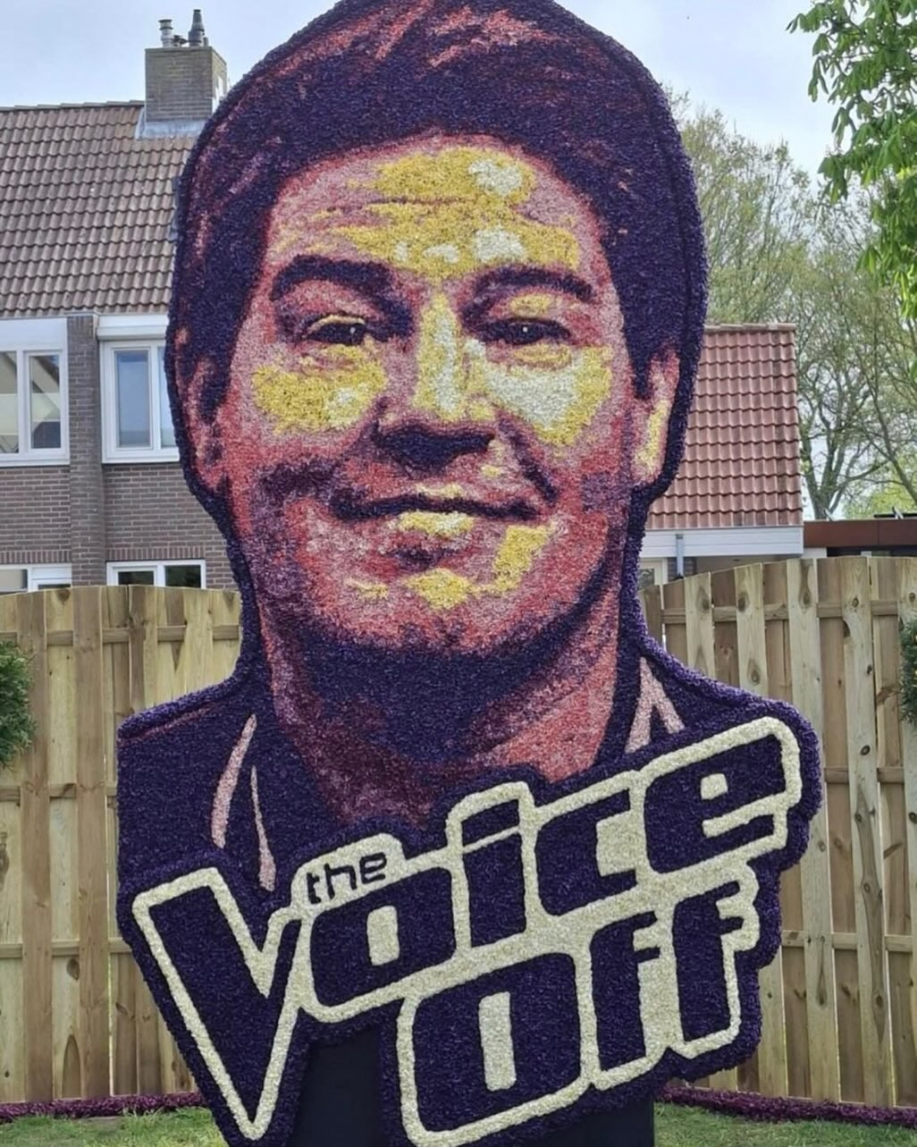 Martijn Krabbé receives massive support after a King’s Day photo and floral tribute amid his ongoing illness.