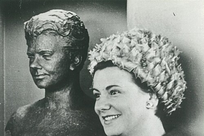 Mimi Coertse biography, age, net worth, songs, husband, children, and career. Explore the life and legacy of South Africa’s iconic soprano.